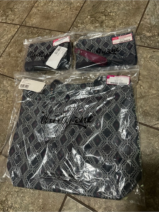 thirty-one Handbags - Thirty One PS on the go set with bonus clutch!